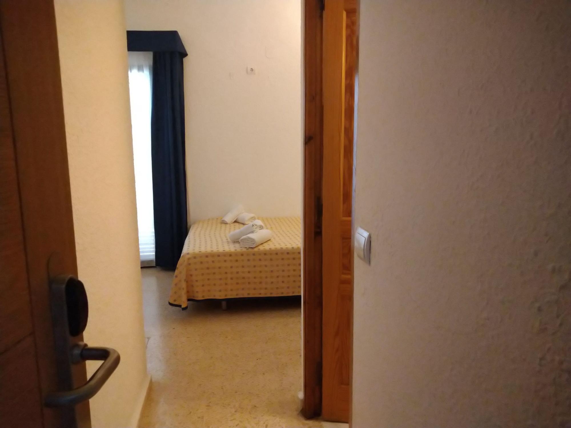 Hotel Roca Bella Es Pujols Ngoại thất bức ảnh