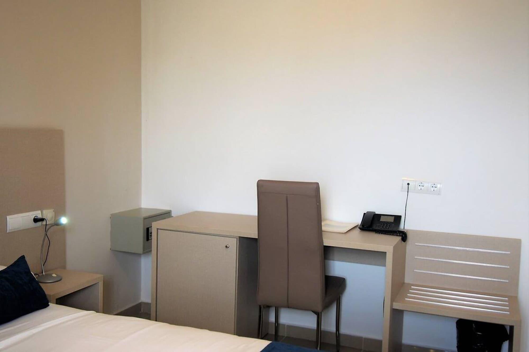 Hotel Roca Bella Es Pujols Ngoại thất bức ảnh