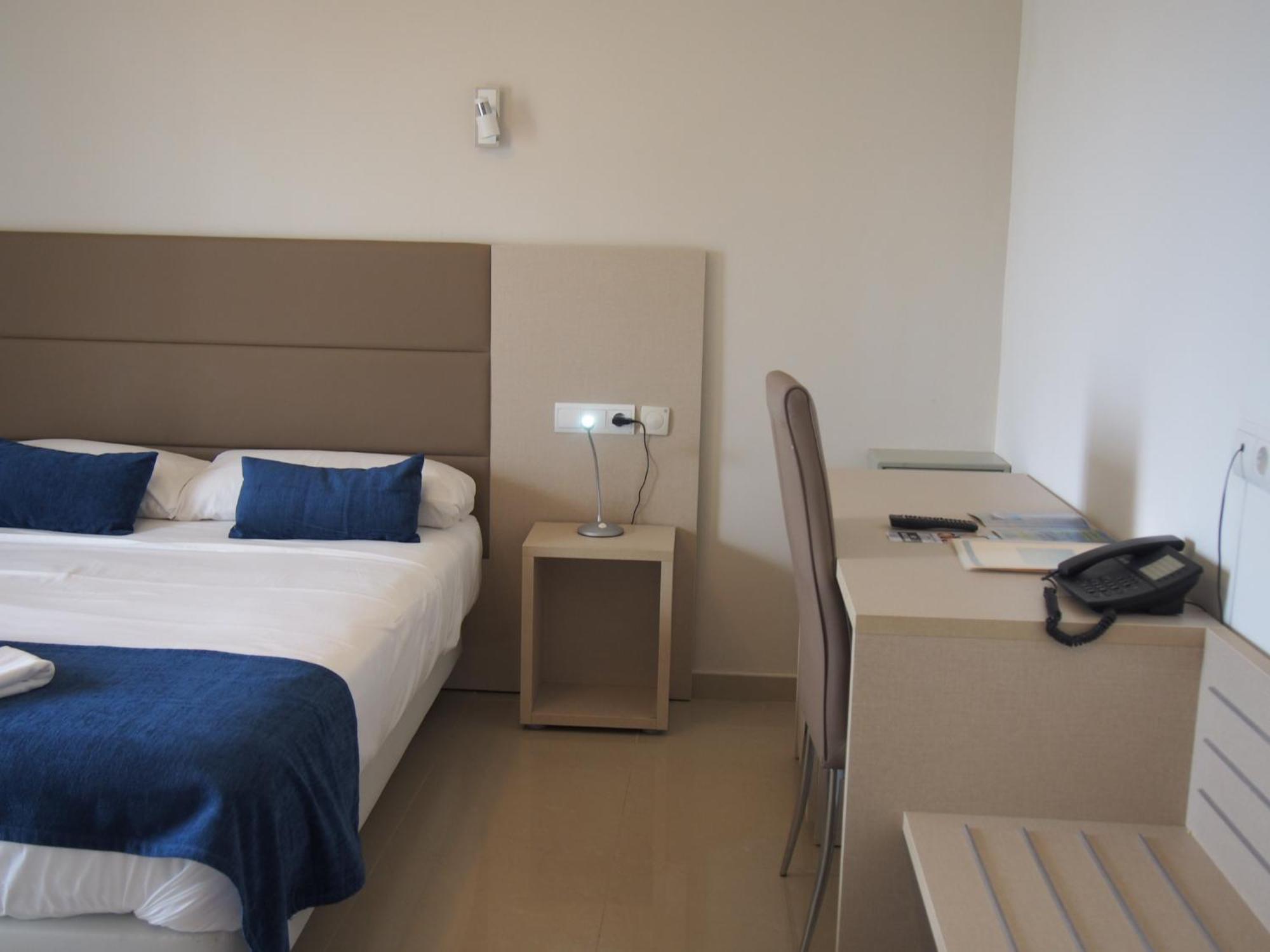 Hotel Roca Bella Es Pujols Ngoại thất bức ảnh