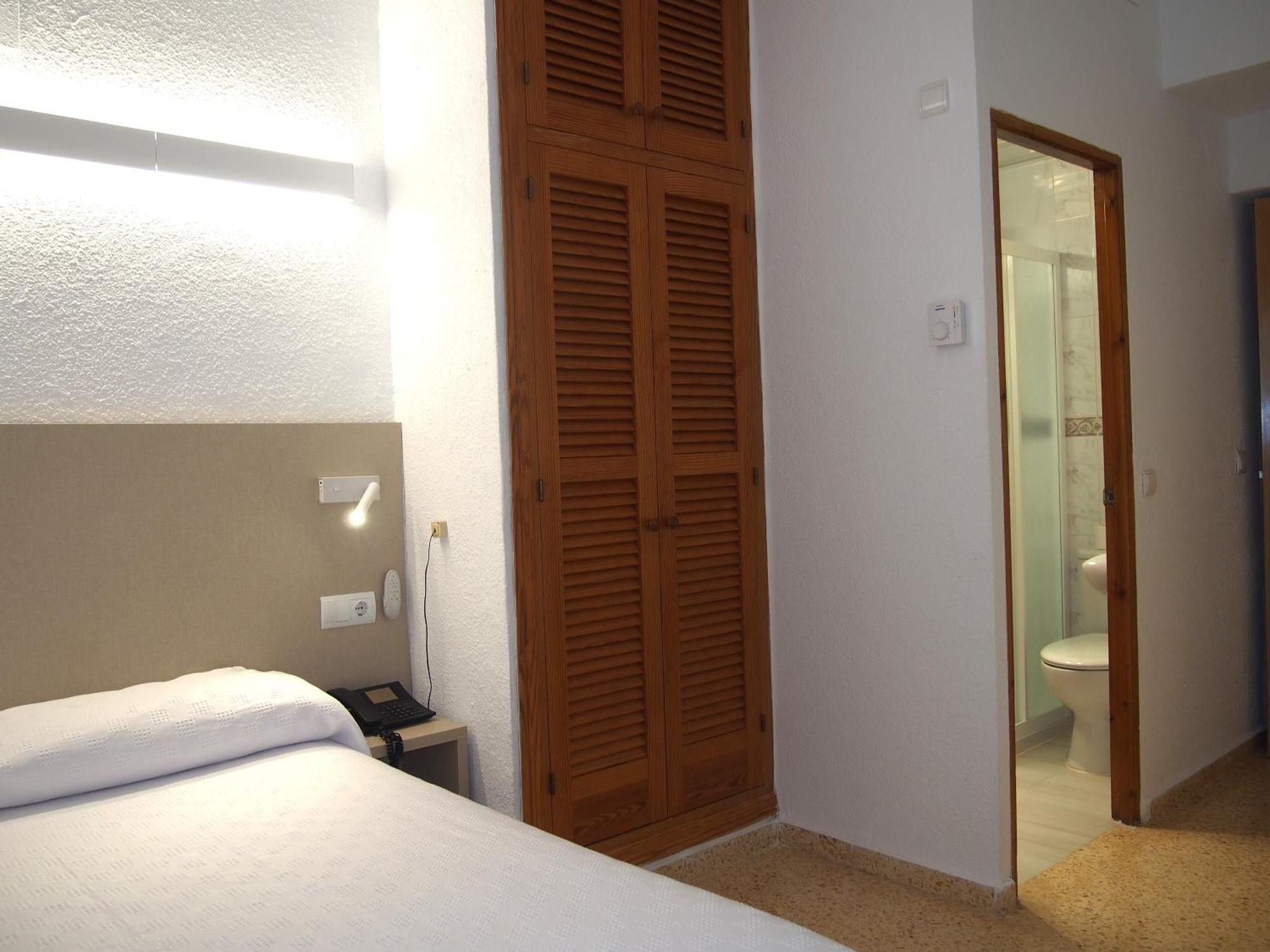 Hotel Roca Bella Es Pujols Ngoại thất bức ảnh