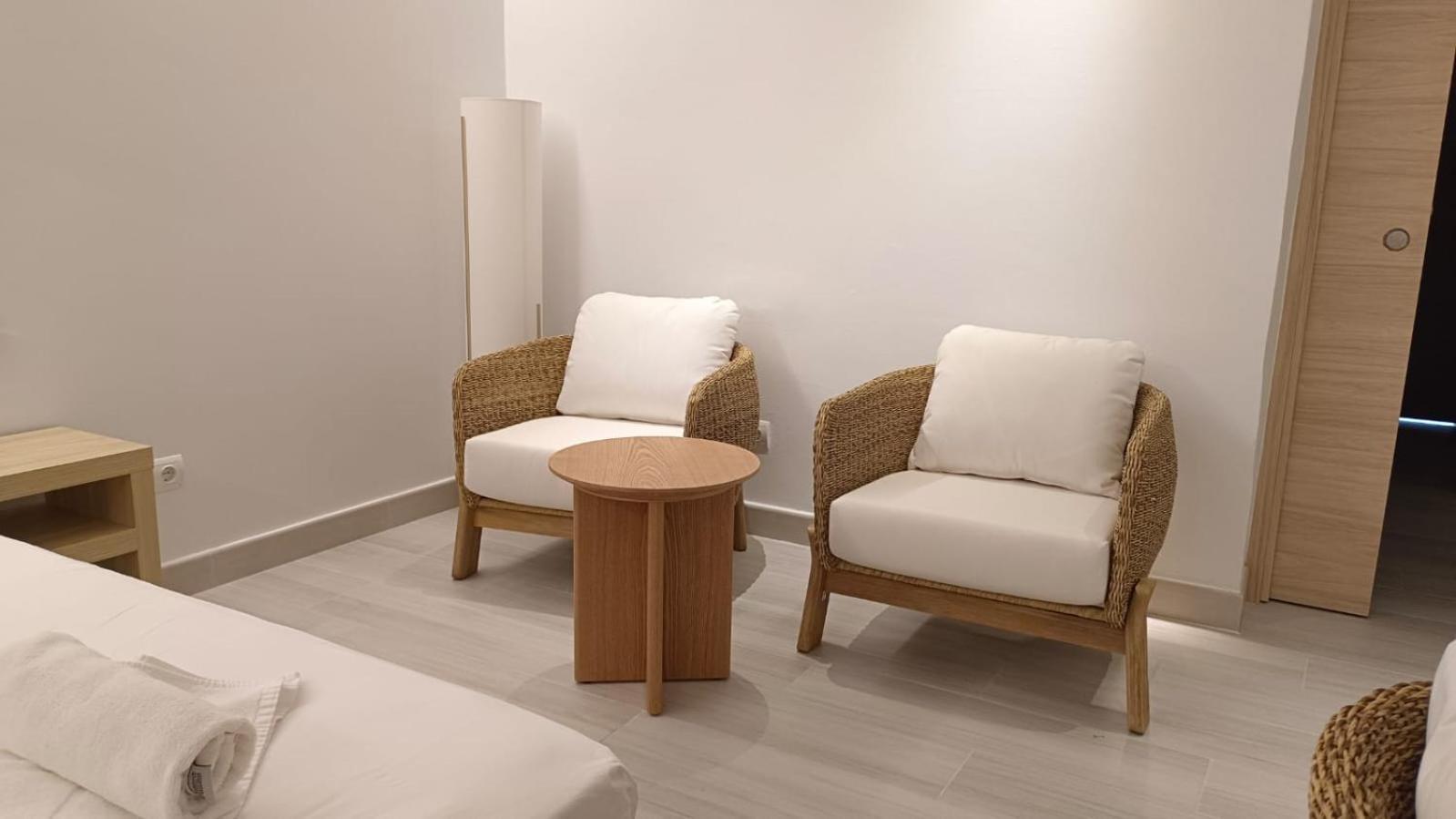 Hotel Roca Bella Es Pujols Ngoại thất bức ảnh